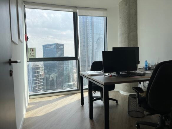 חדר עבודה נוסף במשרד