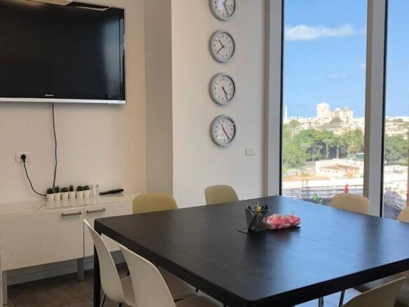 חדר ישיבות במשרד