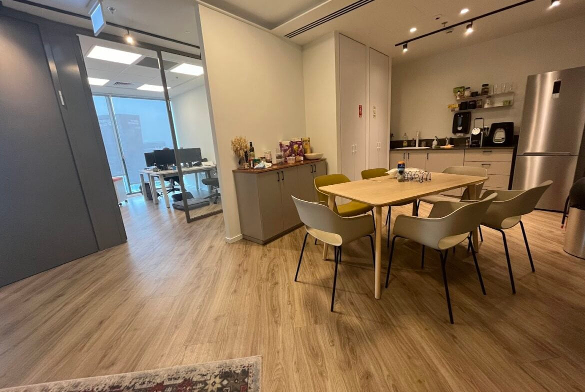 מטבחון עם פינת ישיבה