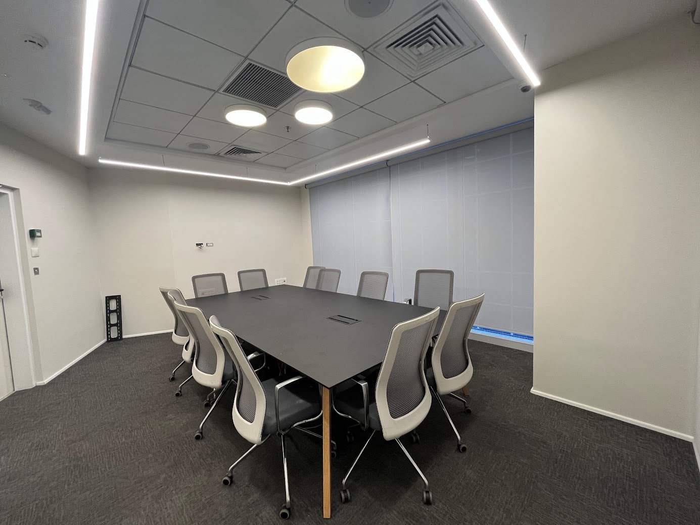 חדר ישיבות גדול