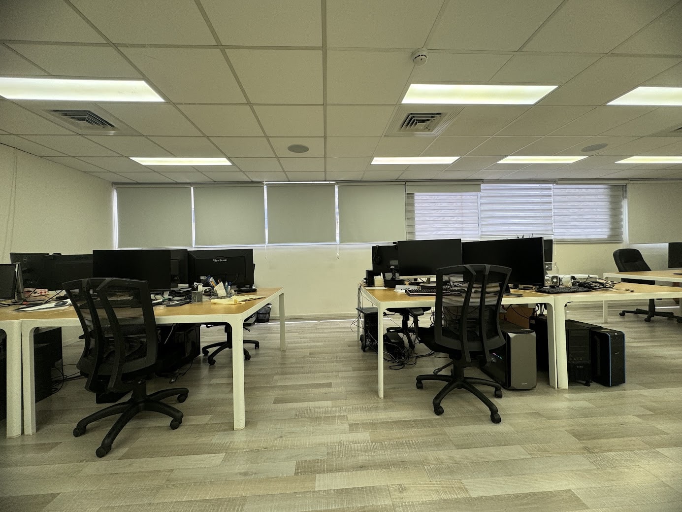 חדר עבודה גדול במשרד/ אופן ספייס חדר עבודה גדול במשרד/ אופן ספייס