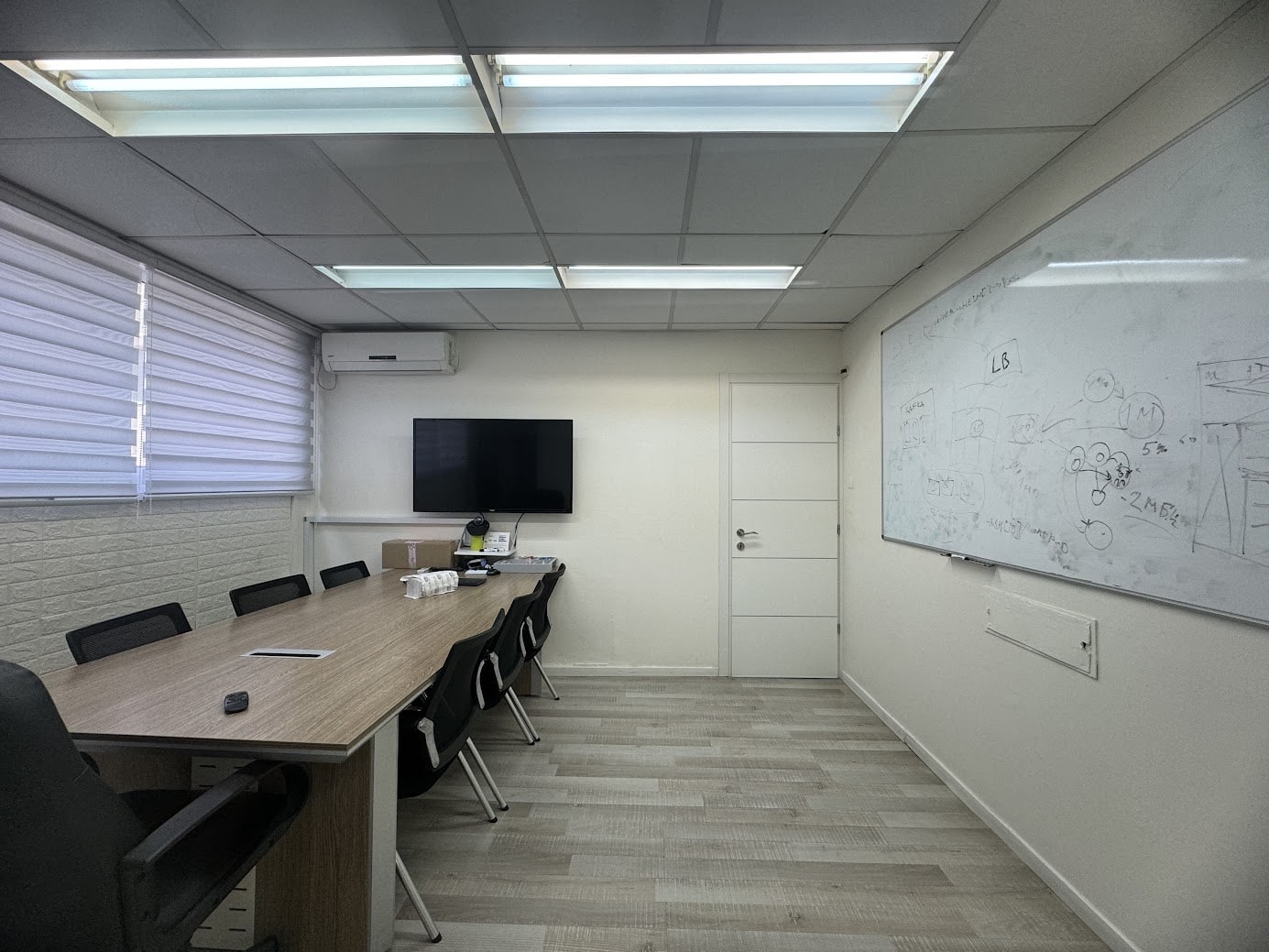 חדר ישיבות גדול חדר ישיבות גדול