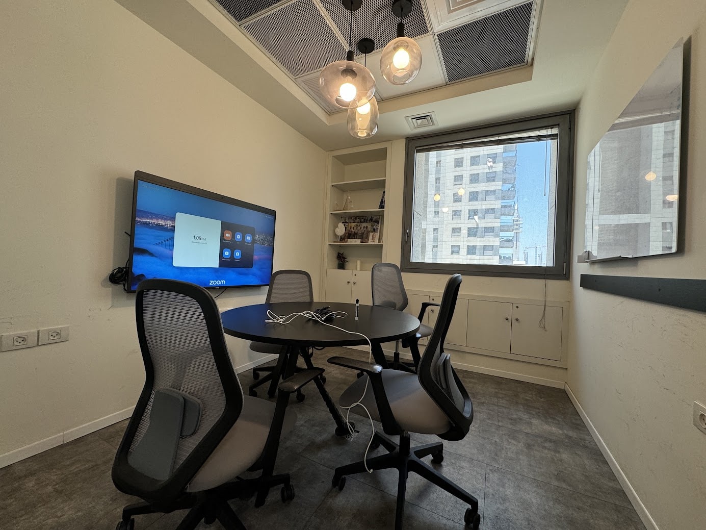 חדר ישיבות קטן במשרד חדר ישיבות קטן במשרד