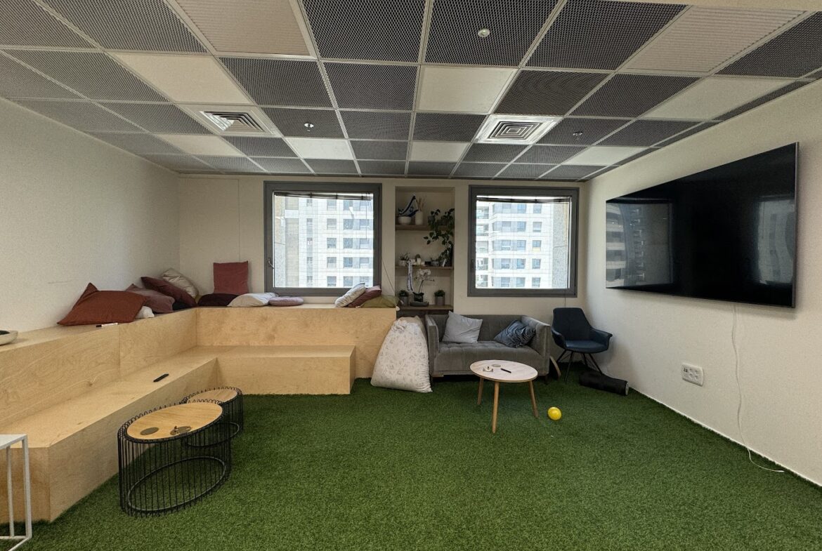 לאונג' גדול ומגניב במשרד