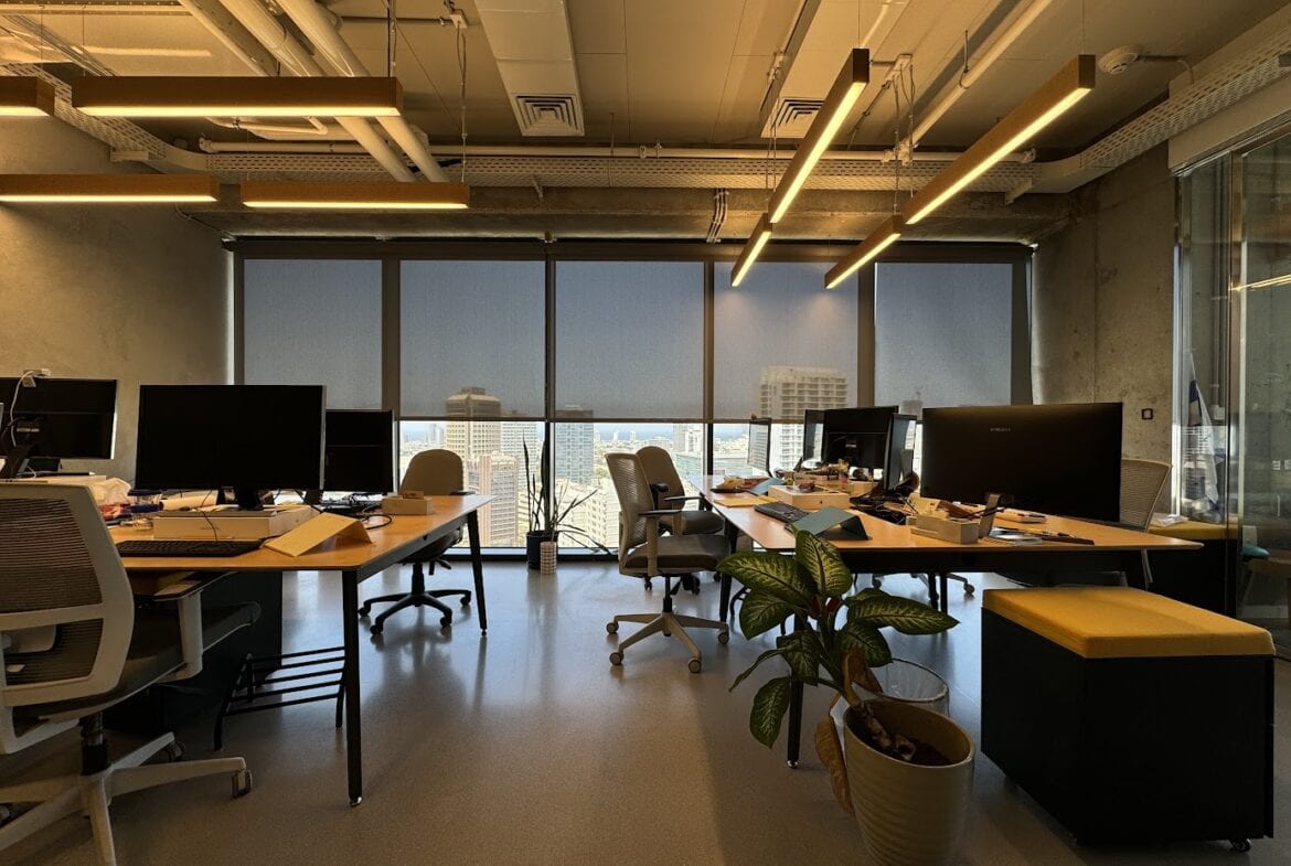 אופן ספייס עם עמדות עבודה