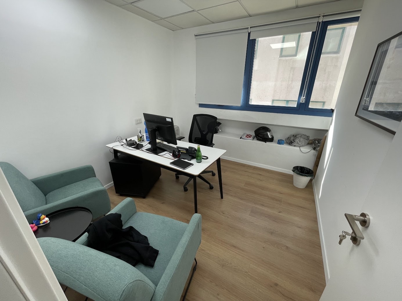 חדר עבודה נוסף במשרד חדר עבודה נוסף במשרד