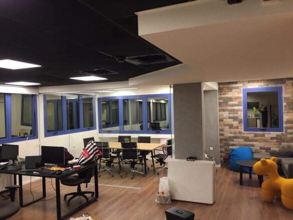 אופן ספייס עם עמדות עבודה