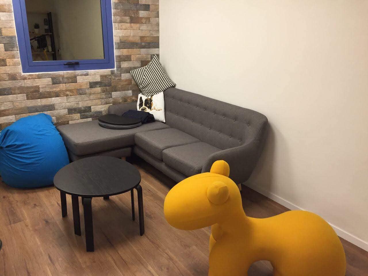 סלון קטן/ לאונג’ סלון קטן/ לאונג'