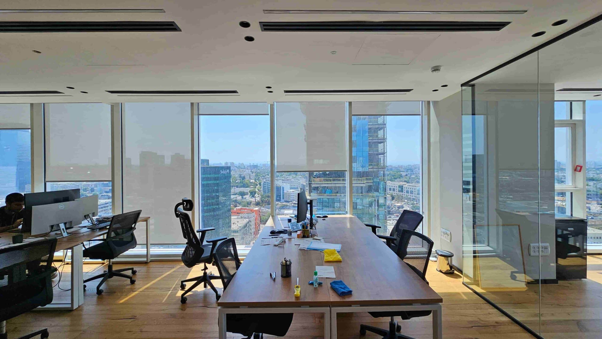 משרד במגדל סקיי 150 עמדות עבודה משרד עם נוף במגדל סקיי משרד חדר