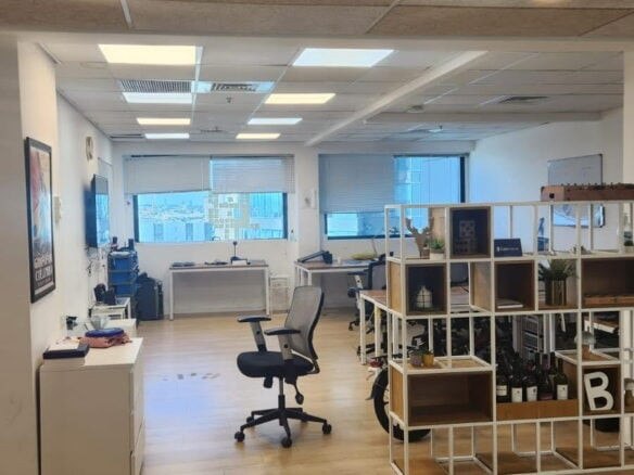 משרד יפה במגדל בבורסה פז עמדות עבודה