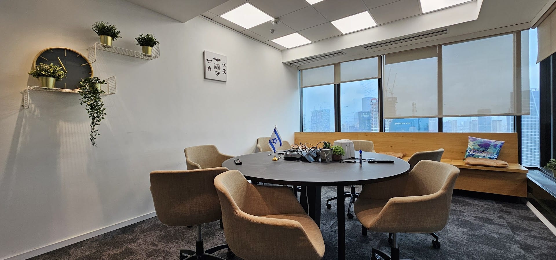 חדר ישיבות קטן חדר ישיבות קטן