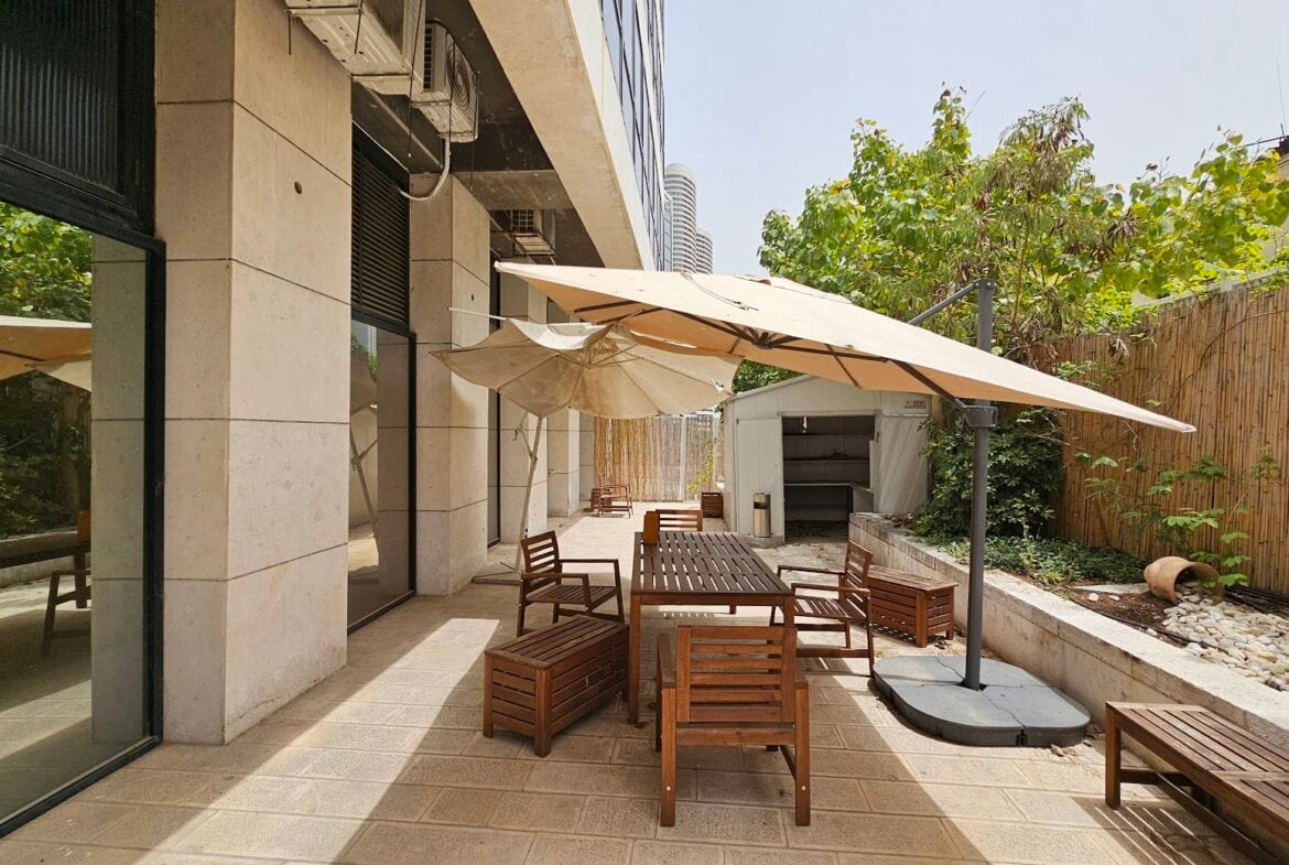 חצר מגניבה פרטית