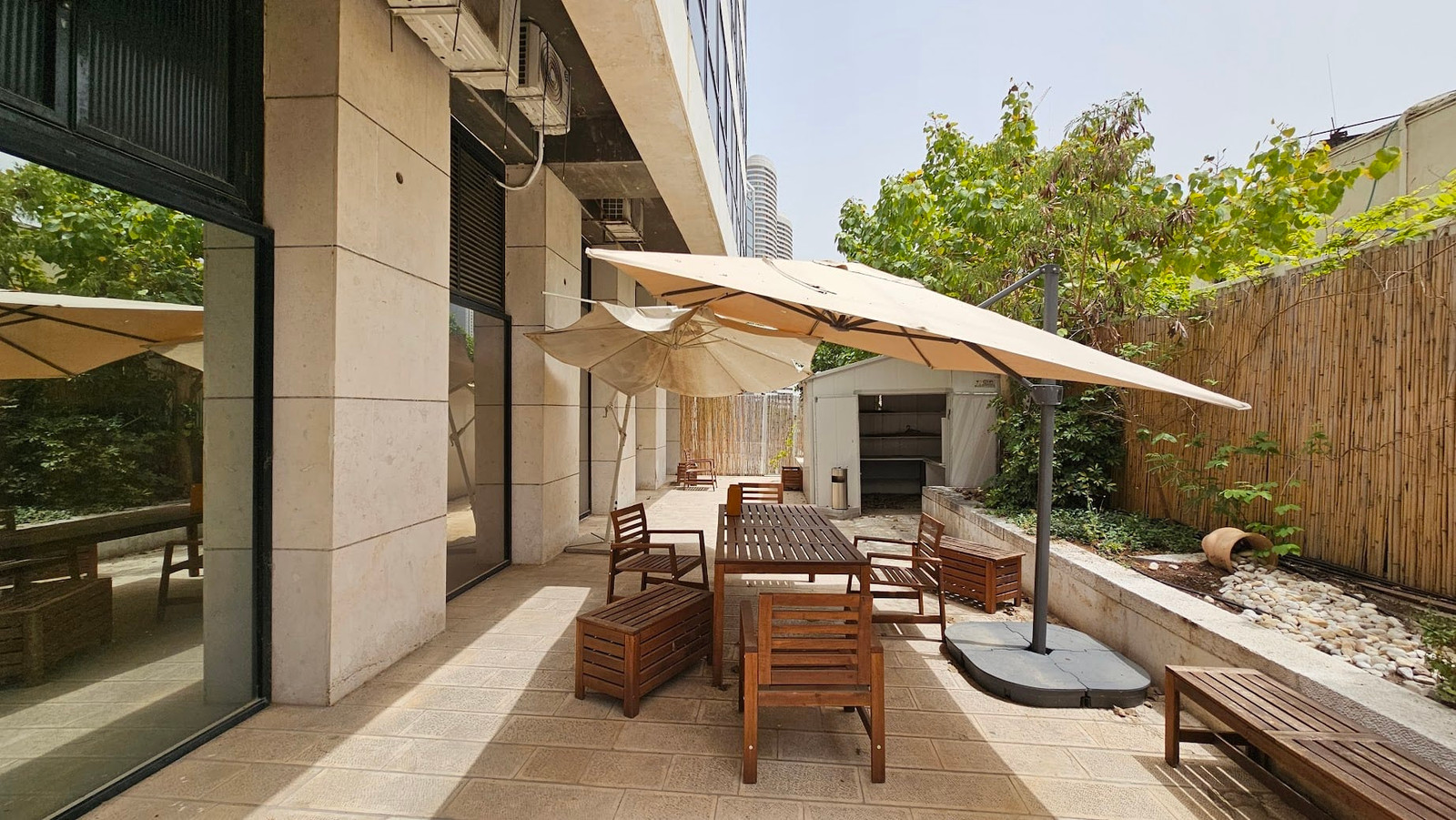 חצר מגניבה פרטית