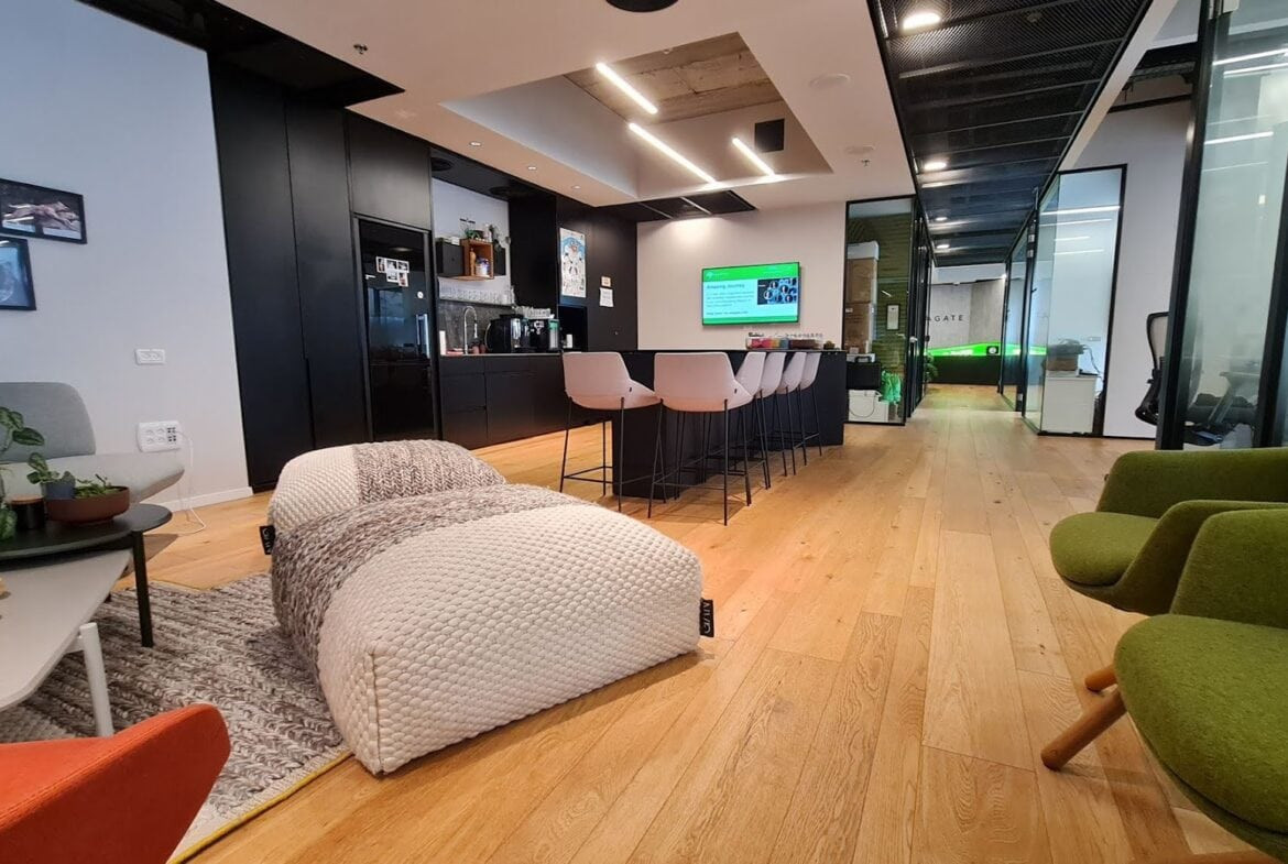 מבט כללי- מטבח ואזור לאונג'- מגדלי הארבעה