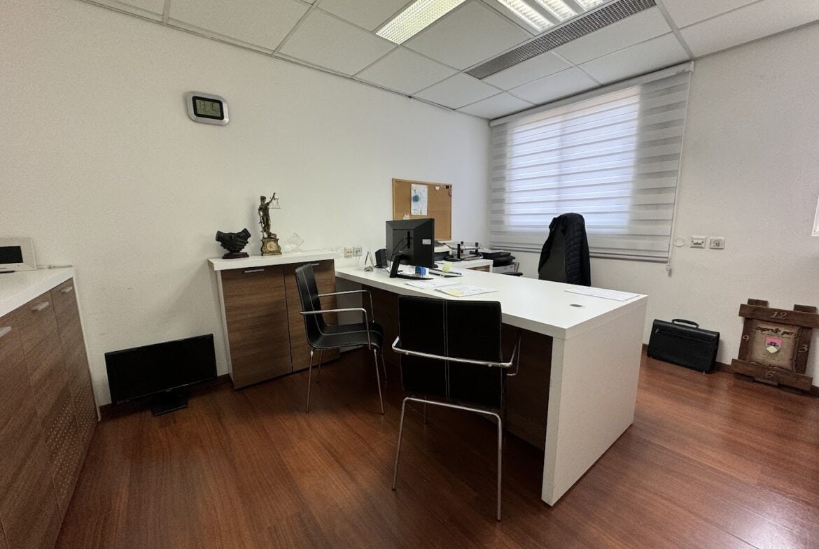 חדר עבודה במשרד