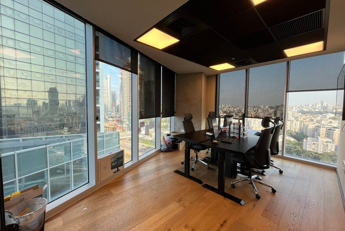 חדר צוות של 4 עמדות- מגדל WE