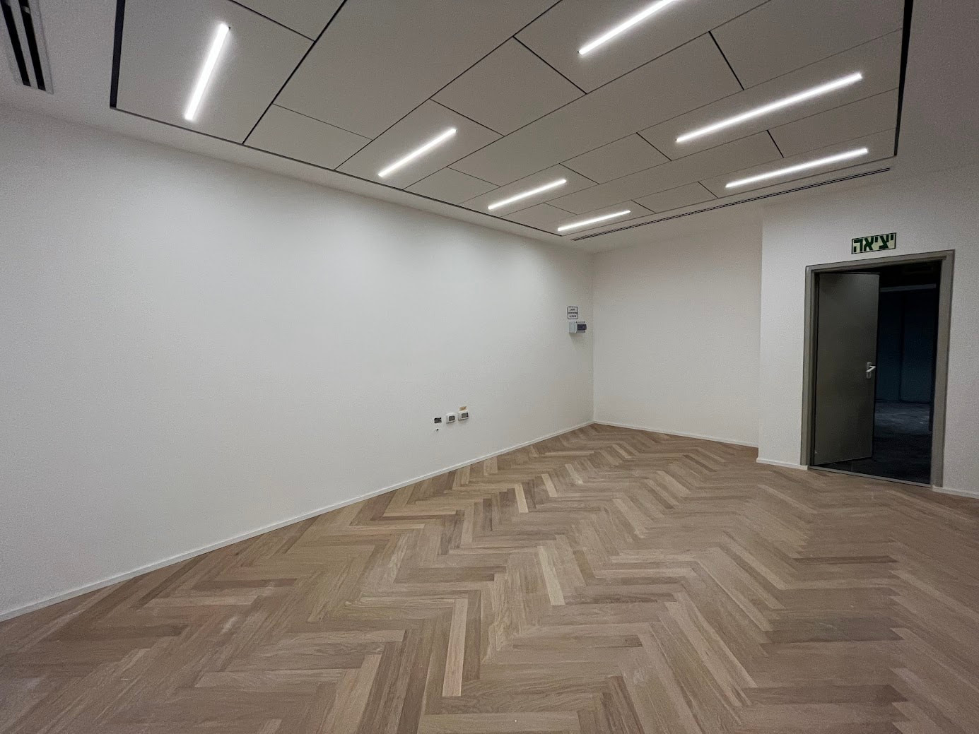 אופן ספייס/ חדר צוות גדול