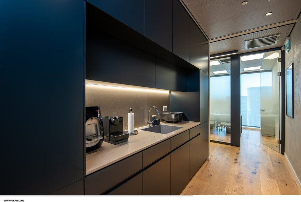 מטבח מאובזר במשרד במידטאון