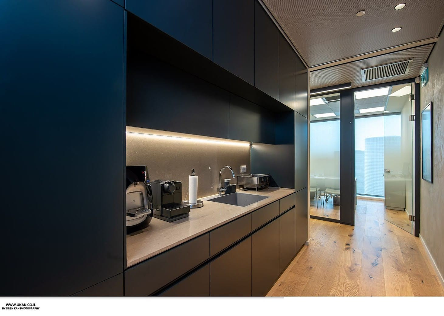 מטבח מאובזר במשרד במידטאון