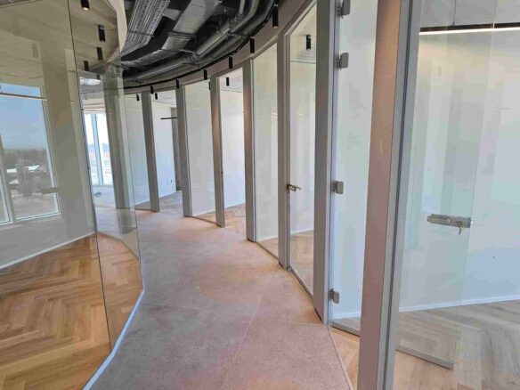 להשכרה משרדים בגדול 203 מ"ר במגדל חדש ויוקרתי בקריית אונו - אקרו סביון עם 6 חדרים ברמת גימור גבוה ועם אופן ספייס