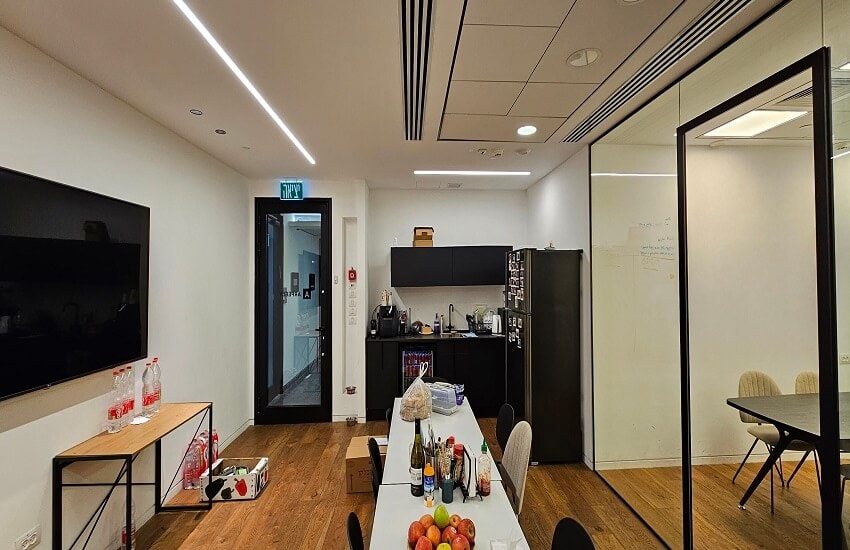 משרד 160 מ״ר להשכרה בקומה גבוהה במידטאון