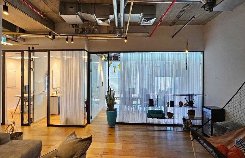 משרד 270 מ"ר מעוצב להשכרה במגדל המידטאון