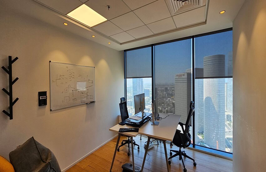 חדר עבודה במשרד 270 מ"ר מעוצב להשכרה במגדל המידטאון