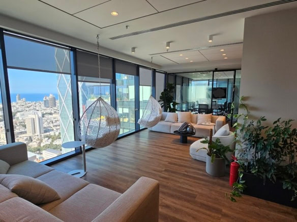 סלון/ אזור אלונג' במשרד להשכרה במגדלי הארבעה
