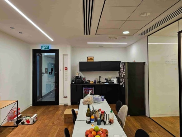 משרד 160 מטר במידטאון קומה גבוה - מטבחון