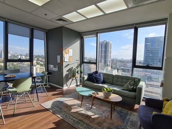 348 מ"ר להשכרה במגדלי חדר צוות עם נוף