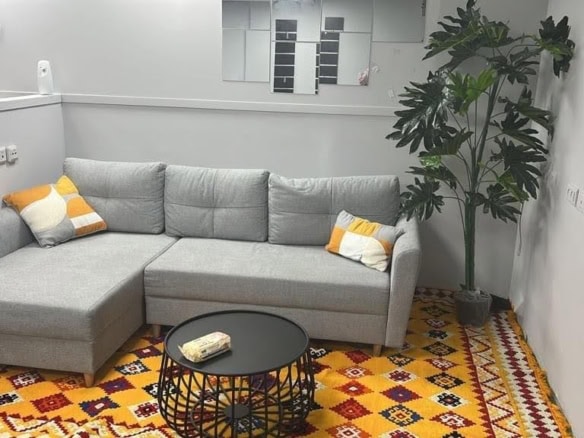 פינת ישיבה/ לאונג' במשרד להשכרה ברחוב תובל בבורסה ברמת גן