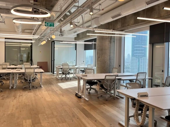 משרד 310 מר להשכרה במגדל אקרו