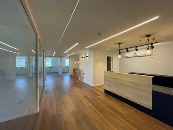 175 מר במגדלי התאומים בבורסה - עמדת קבלה