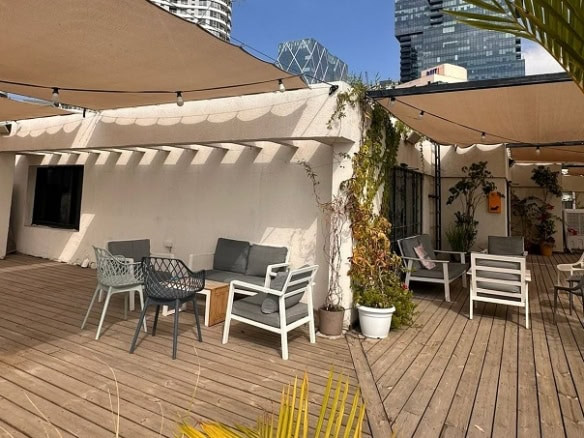 2 קומות להשכרה מונטיפיורי - מרפסת