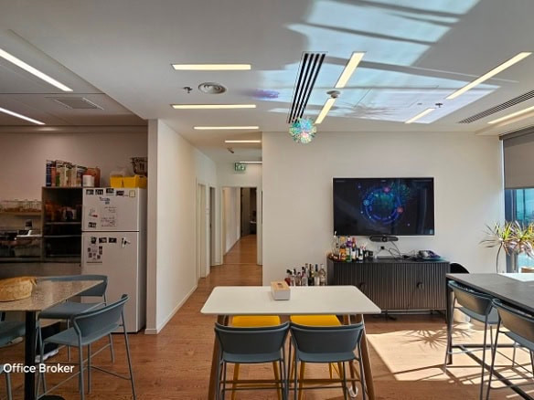 336 מר במגדלי הארבעה - לאונג' ומטבח