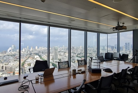 550 מר במגדל רוטשילד - חדר ישיבות עם נוף