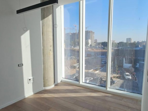 83 מר להשכרה באקרו סביון משרד עם נוף