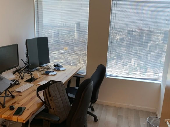 להשכרה במגדלי עזריאלי - חדר עבודה