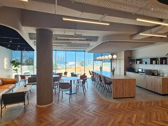 להשכרה במתחם עבודה משותף באקרו קרית אונו - חלל משותף