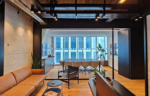 משרד מרוהט עם מרפסת במגדל סקיי - לאונג'