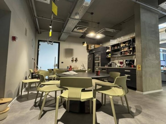 600 מר בעזריאלי טאון - מטבחון ופינת אוכל