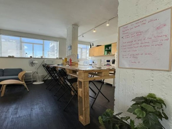 בשכונת מונטיפיורי 200 מר - חדר צוות