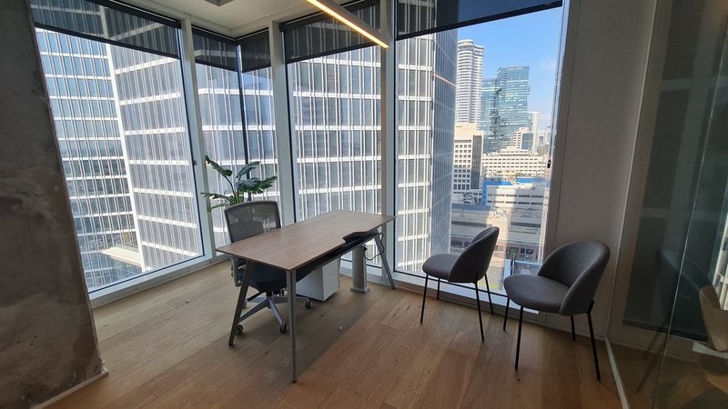 375 מר במגדל סקיי - חדר מנהל