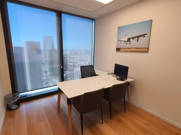 134 מר במידטאון - חדר עבודה