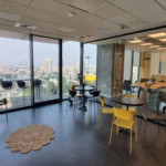 משרד במגדלי הארבעה