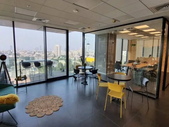 משרד במגדלי הארבעה