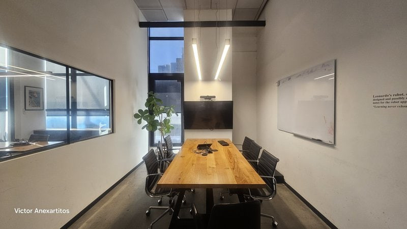 משרד בשכונת מונטיפיורי - חדר ישיבות