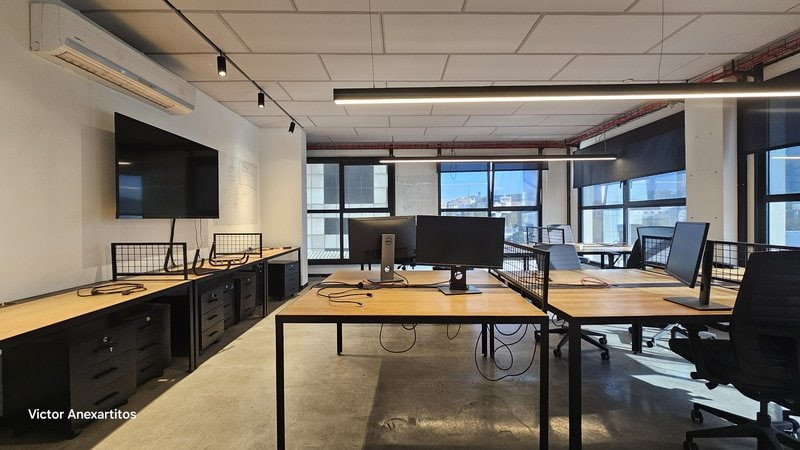 משרד בשכונת מונטיפיורי - עמדות עבודה