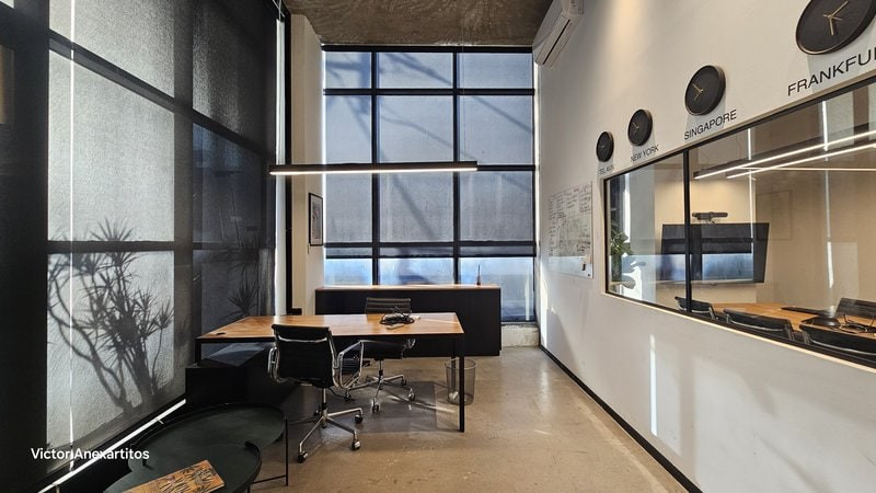 משרד בשכונת מונטיפיורי - עמדת עבודה