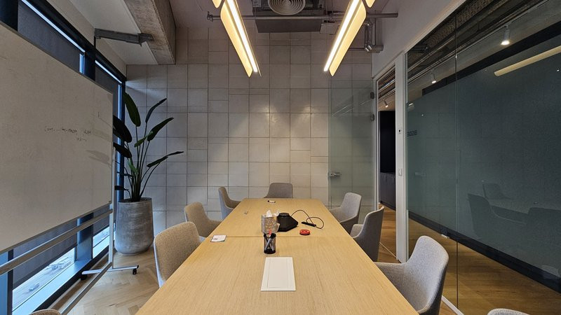 משרד מרוהט במגדל רסיטל - חדר ישיבות